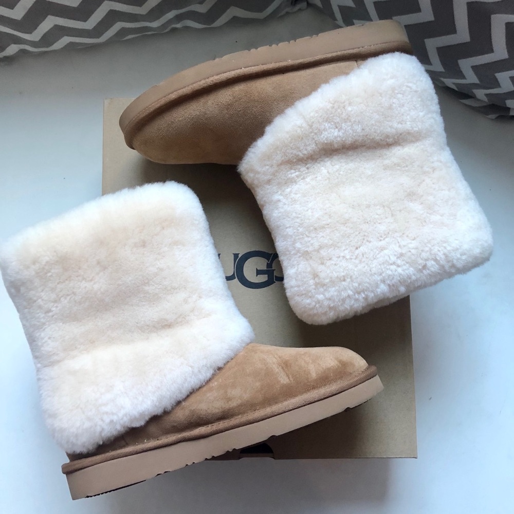 UGG Classic Fluff Boot in Brown - size 6
